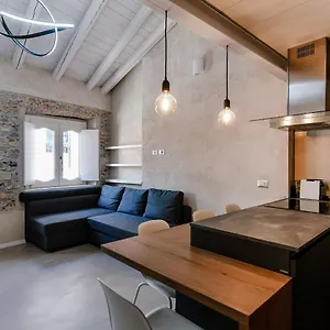 House Of Glass Cathedral View - The House Of Travelers Apartamento